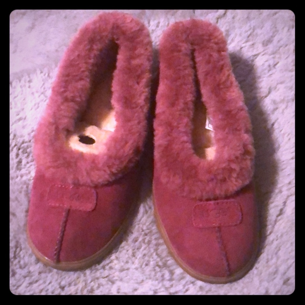 NWOT Ugg Rylan slippers